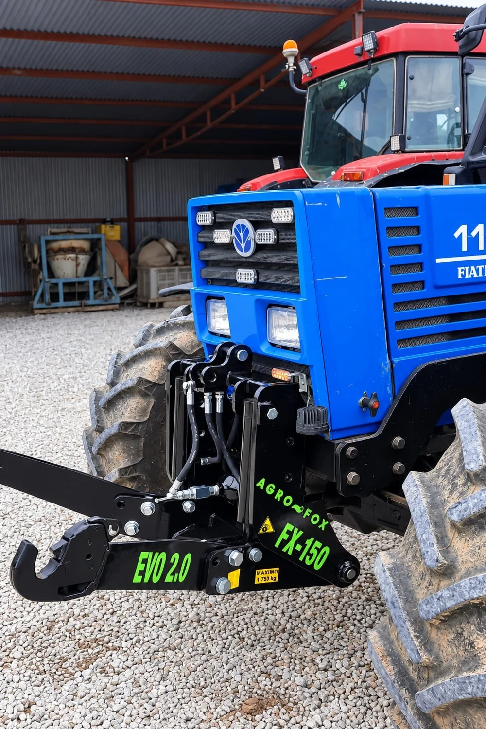 Tractor clásico azul con tripuntal delantero AGRO-FOX