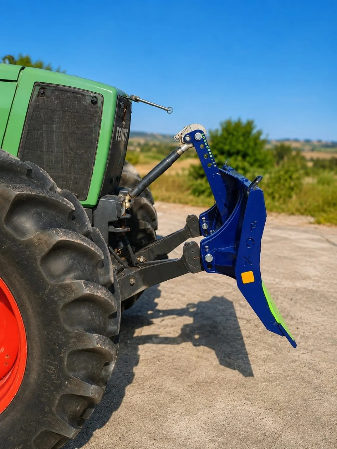 Detalle de Bulldozer o Polidozer AGRO-FOX instalado